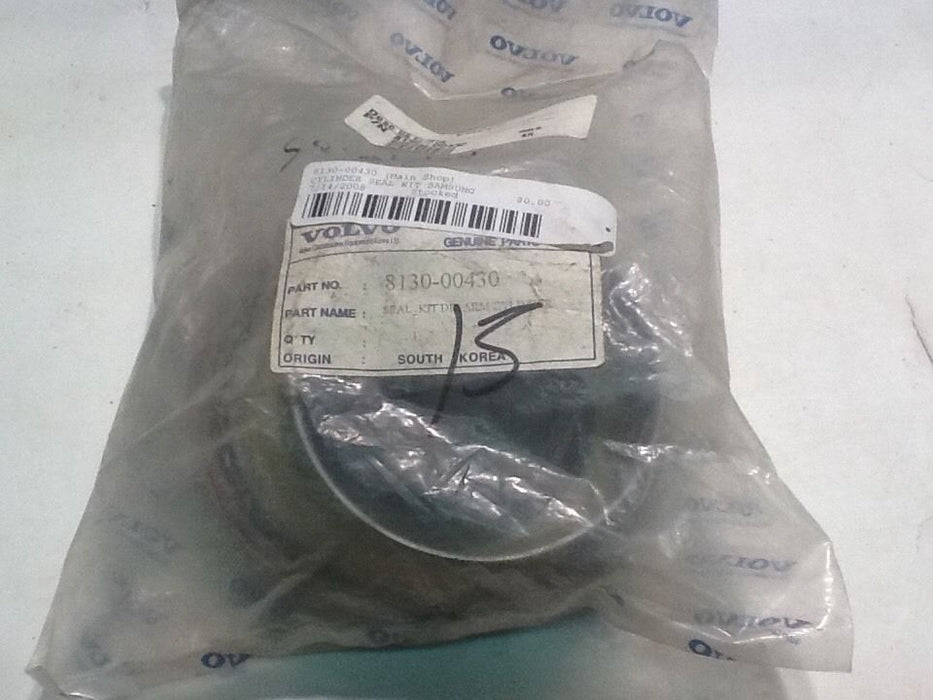 Volvo Cylinder Seal Kit 8130-00430 NOS