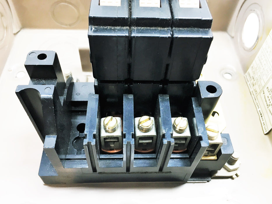 Cutler-Hammer Safetybreaker Load Center With 3 Pole Circuit Breaker CH4003 USED