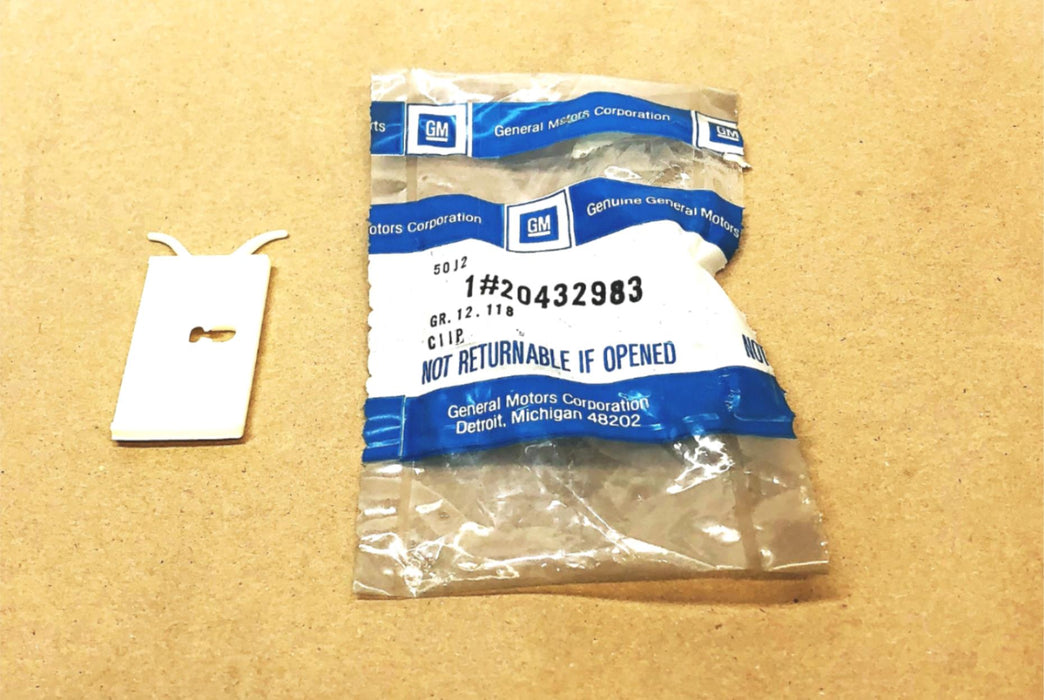 GM Molding Retainer Clip 20432983 NOS