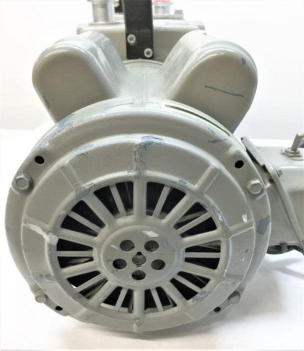 LEYBOLD Rotary Vane Vacuum Pump Motor 898030 (5KCR47UG26AT) USED