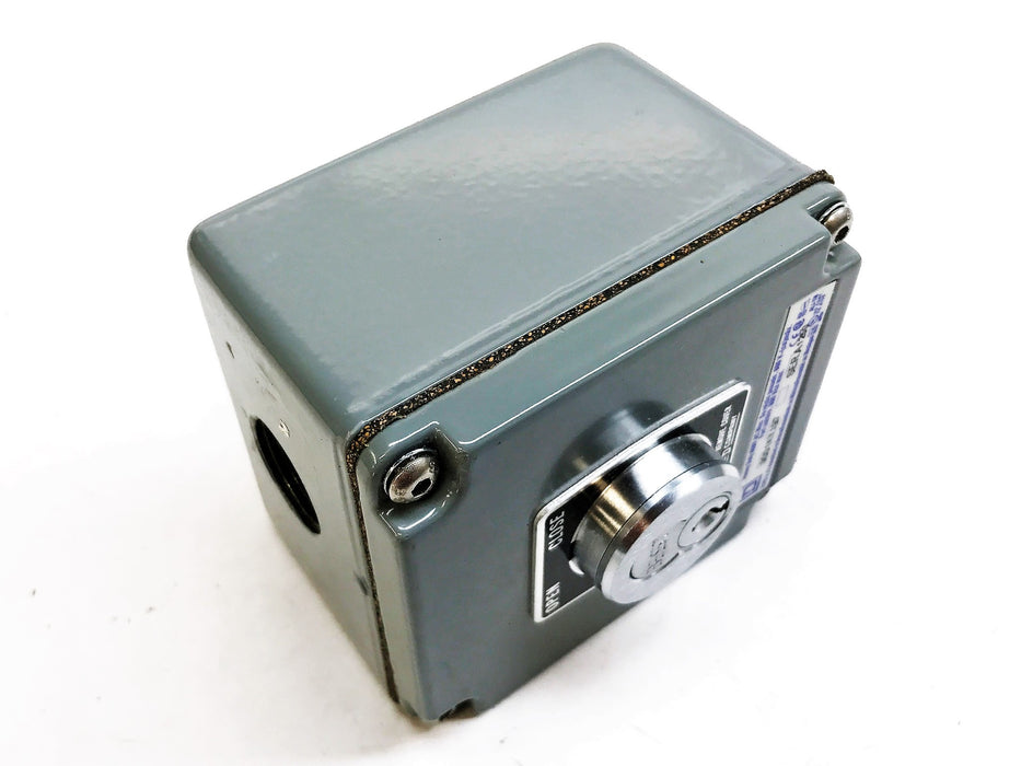 Square D Control Station KY199-18B6 NOS
