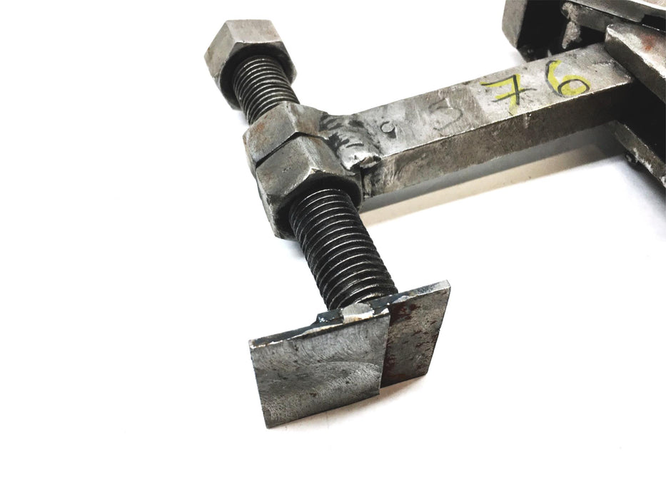 Destaco Square Spindle Vertical Hold Down Action Toggle Clamp 3-149-832 USED