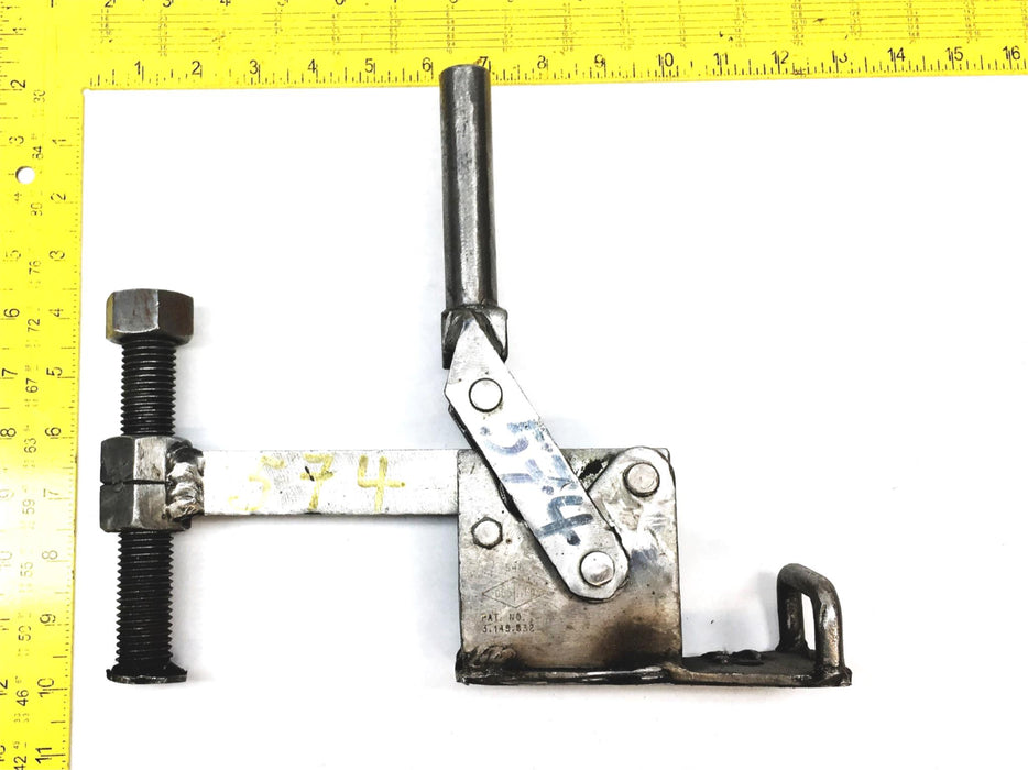 Destaco Oval Spindle Vertical Hold Down Action Toggle Clamp 3-149-832 USED