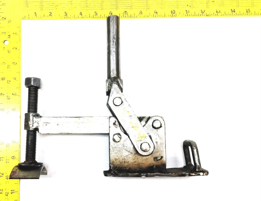 Destaco Curve Spindle Vertical Hold Down Action Toggle Clamp 3-149-832 USED