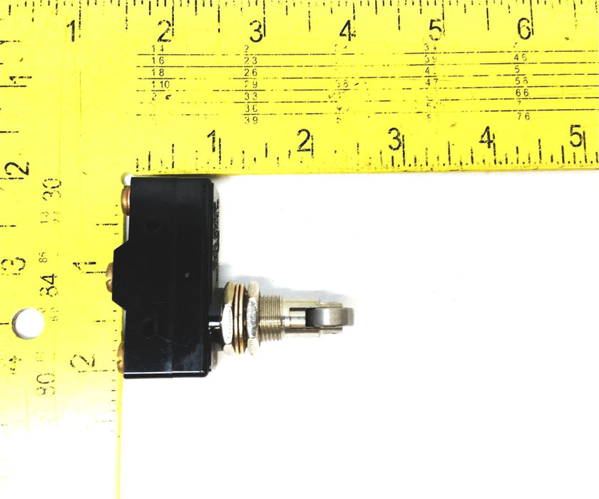 Kun Hung 125VAC 14VDC 15A Micro Switch KH-9015-CRP USED