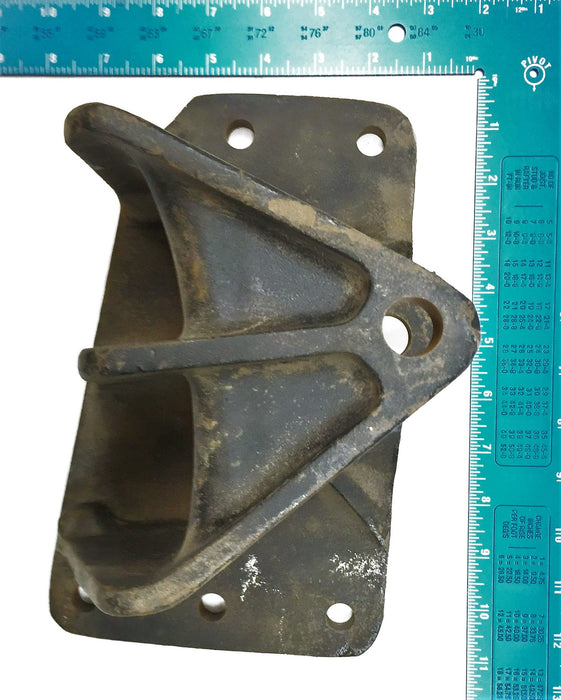 International/Navistar Hanger Bracket 2033142C1 NOS