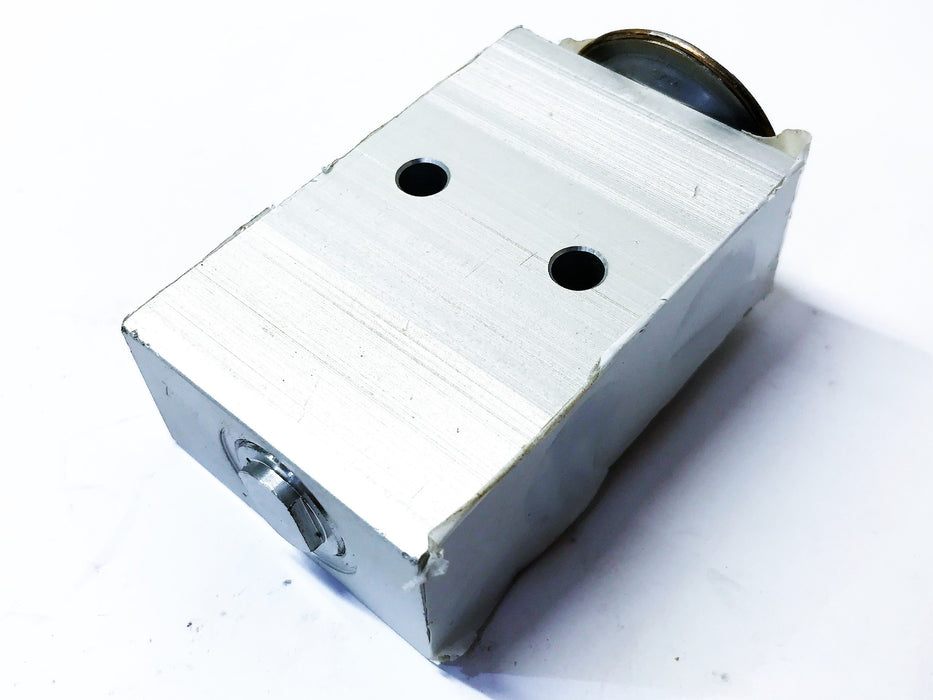 Volvo OEM Expansion Valve 3916657 NOS