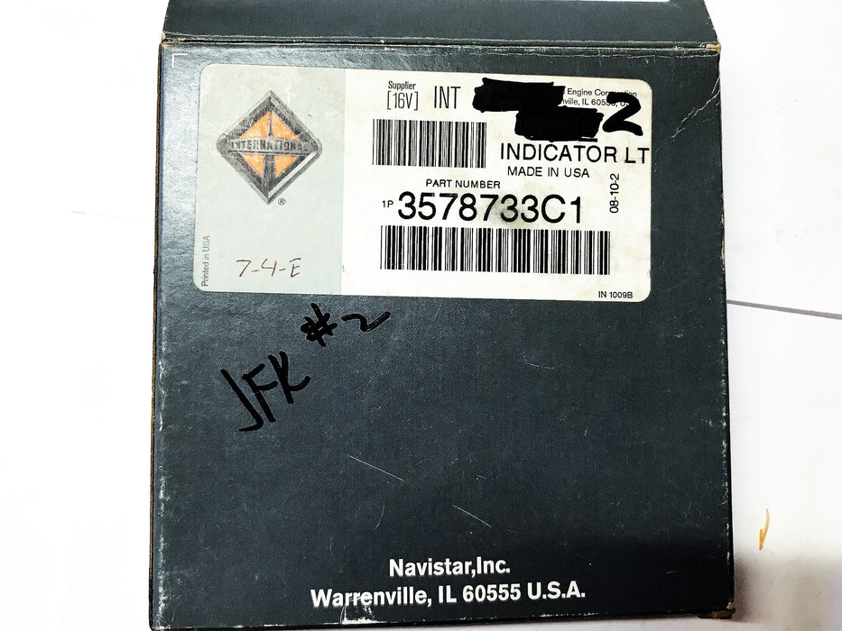 International Green Indicator Light 3578733C1 [Lot f 2] NOS