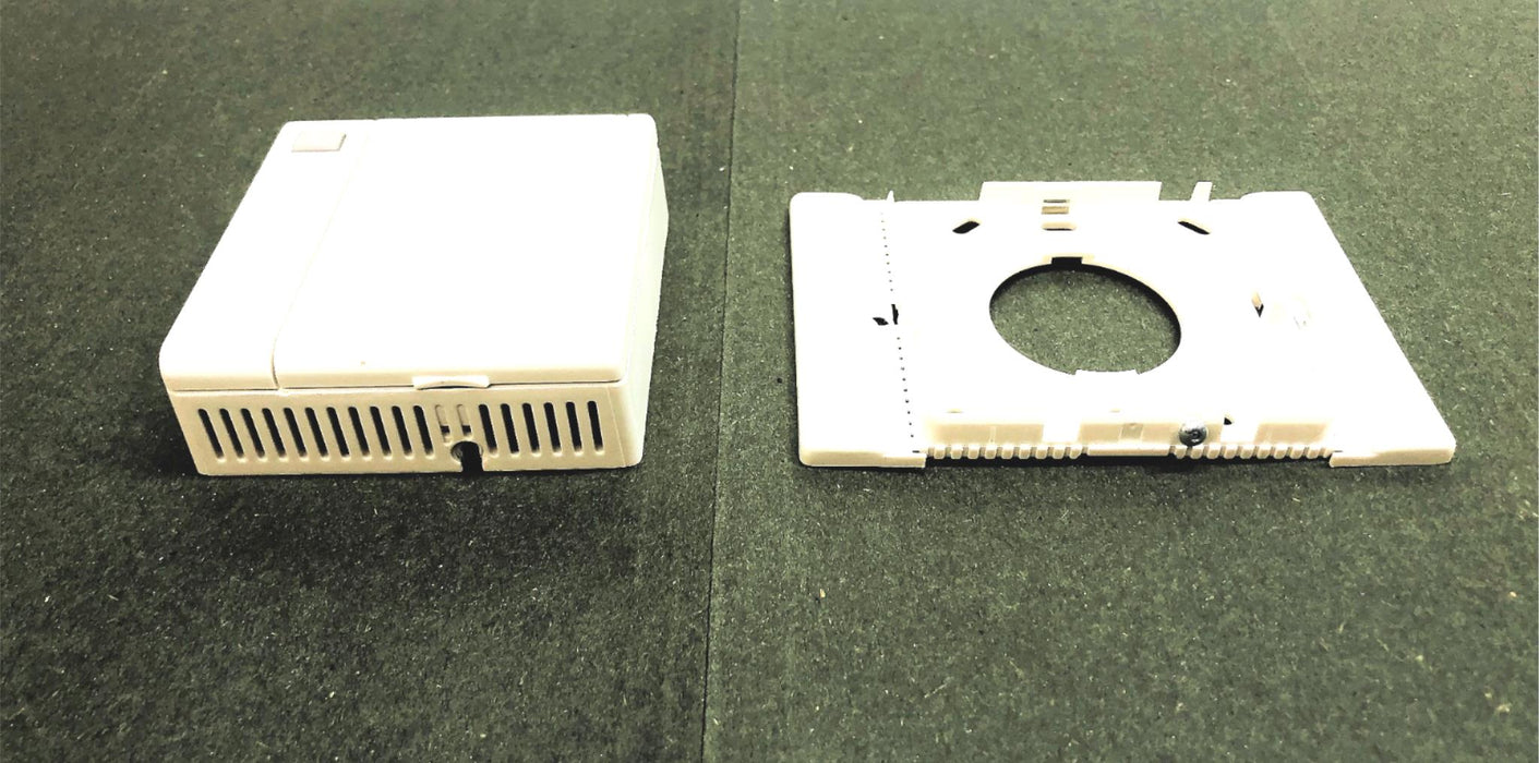 Johnson Controls Rev-D Temperature Sensor With Mount TE-67NP-1N00 USED
