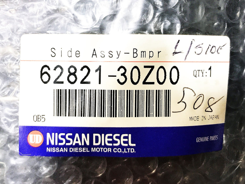 Nissan Left End Bumper Assembly 62821-30Z00 NOS