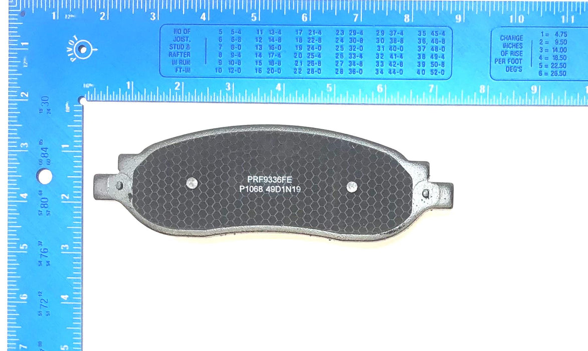 Carquest Semi-Metallic Disc Brake Pad Set With Hardware PMD1068H NOS