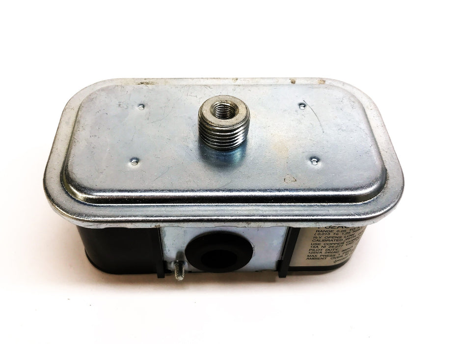 Johnson Controls Pressure Switch P32AC-8 NOS