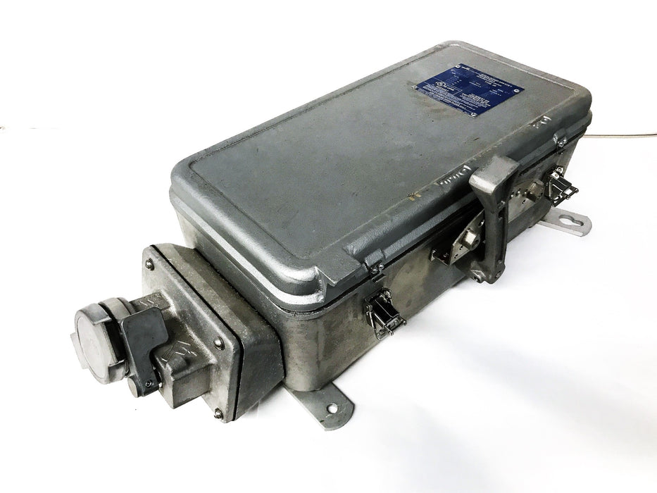 Cooper Crouse-Hinds Interlock Arktite Receptacle with Safety Switch WSR3352 USED