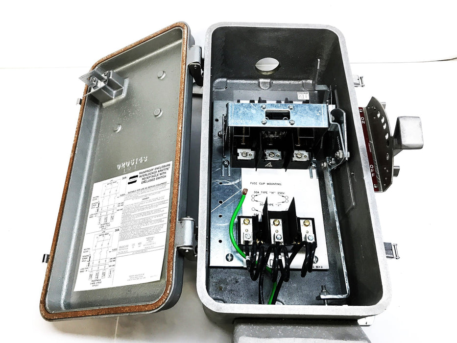 Cooper Crouse-Hinds Interlock Arktite Receptacle with Safety Switch WSR3352 USED