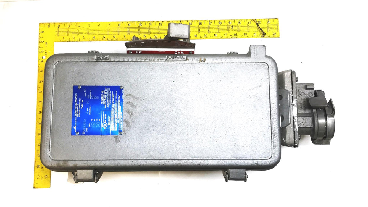 Cooper Crouse-Hinds Interlock Arktite Receptacle with Safety Switch WSR3352 USED