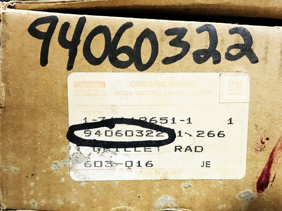 Isuzu Right Side Grille Pad 94060322 NOS
