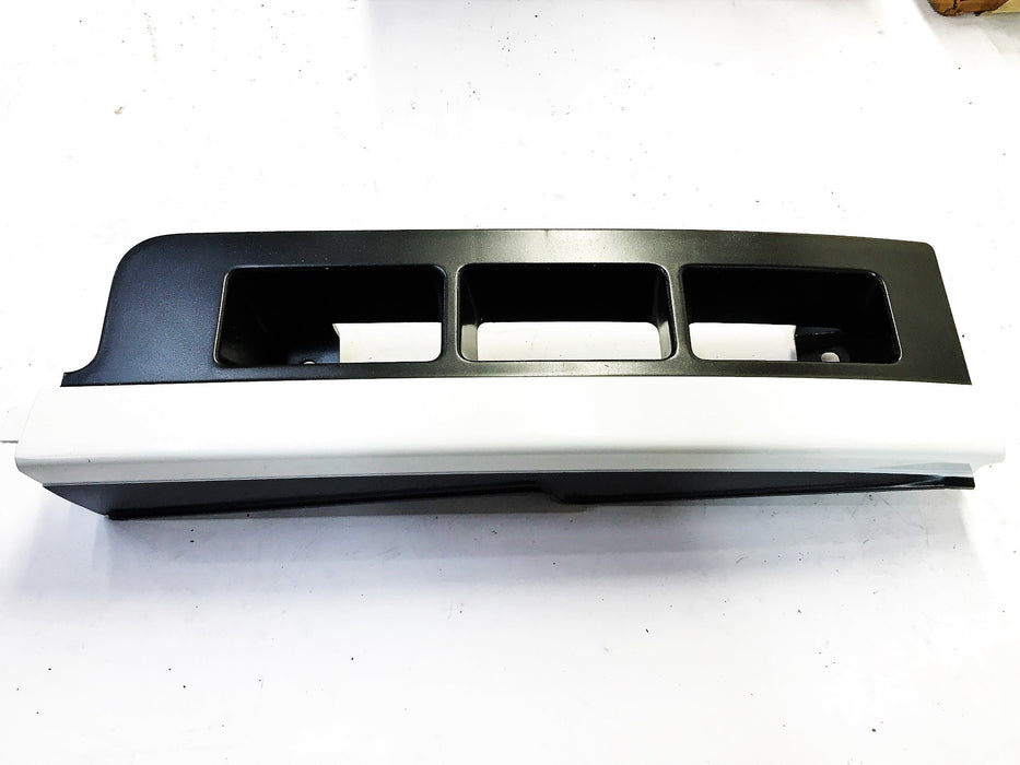 Isuzu Right Side Grille Pad 94060322 NOS