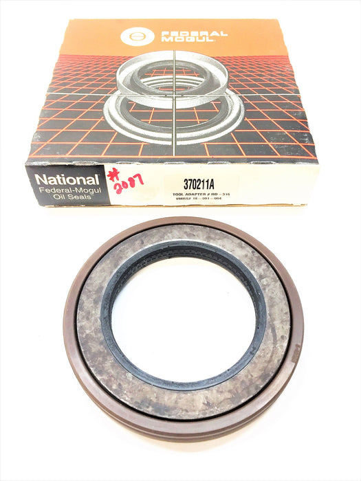 FEDERAL MOGUL/NATIONAL Oil Seal 370211A NOS