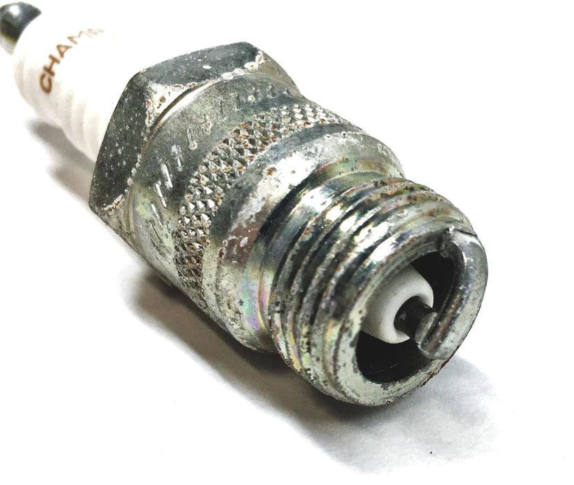 Champion Spark Plug 129 (RF10C) [Lot of 5] NOS