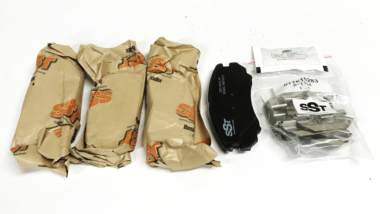 SST Raybestos Semi-Metallic Brake Pad Set D924 NOS