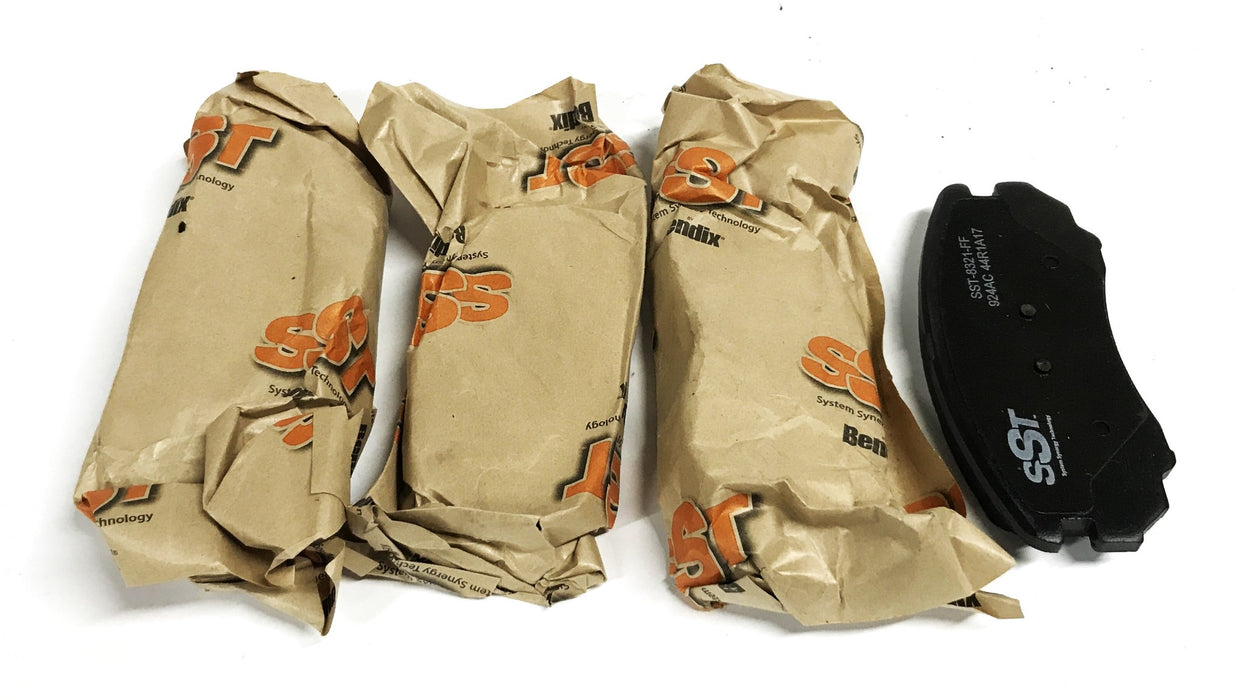 SST Raybestos Semi-Metallic Brake Pad Set D924 NOS