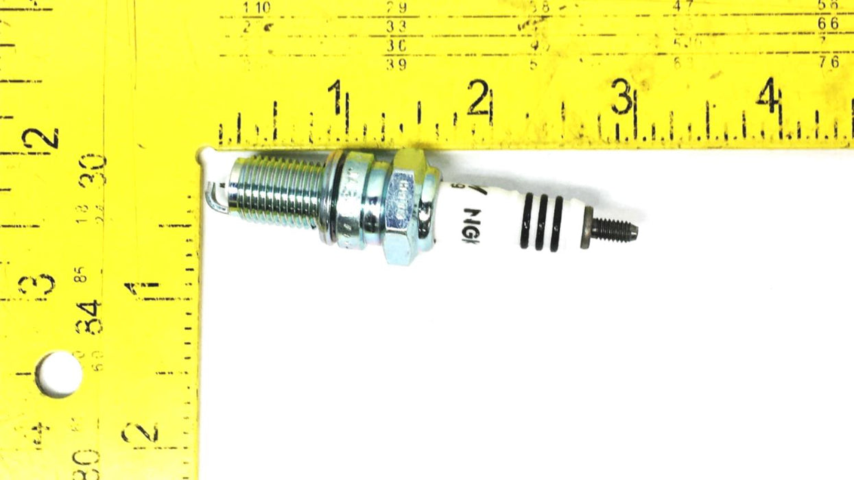 NGK Iridium IX Spark Plug 2202 (DPR8EIX-9) NOS