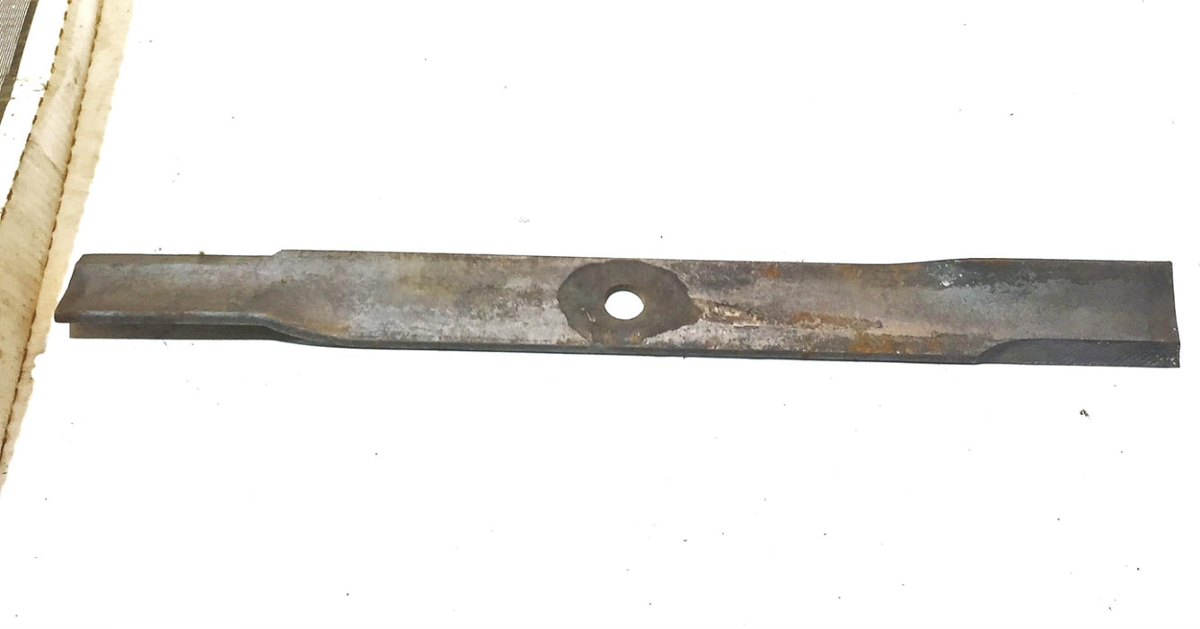 John Deere OEM Replacement Mower Blade M141786 NOS
