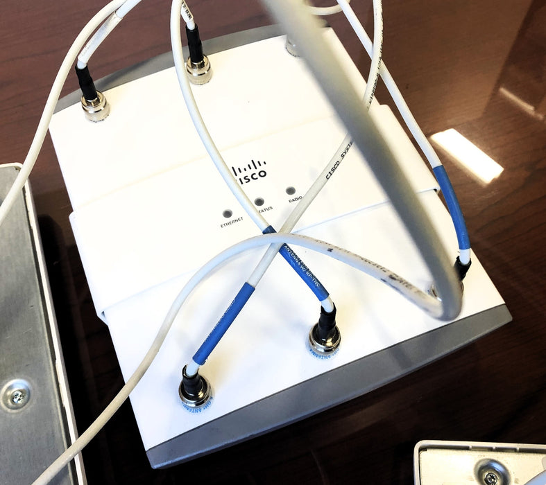 Cisco Wireless Access Point With Antennas AIR-LAP1252AG-A-K9 USED