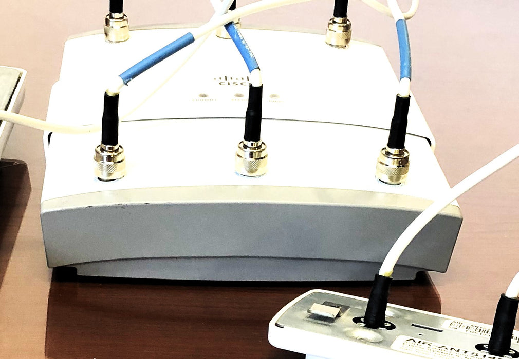 Cisco Wireless Access Point With Antennas AIR-LAP1252AG-A-K9 USED