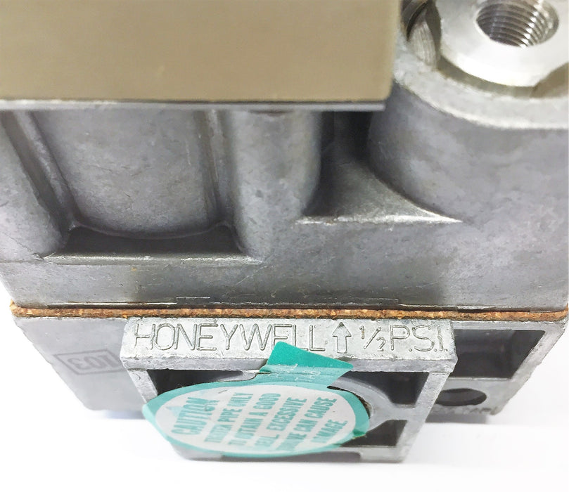 A.O. Smith/Honeywell 120V 1"x 1" Combination Gas Valve 4993 (V400C1093) NOS