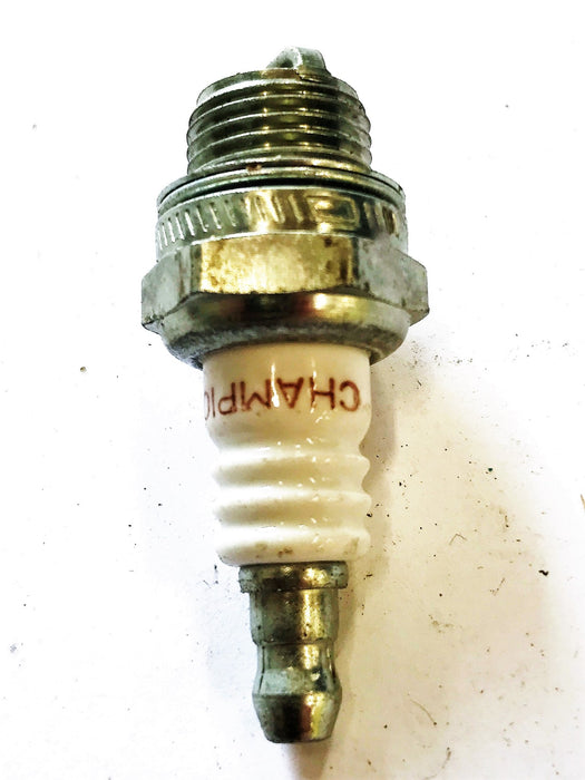 Champion Copper Plus Spark Plug 843 [Lot of 6] NOS