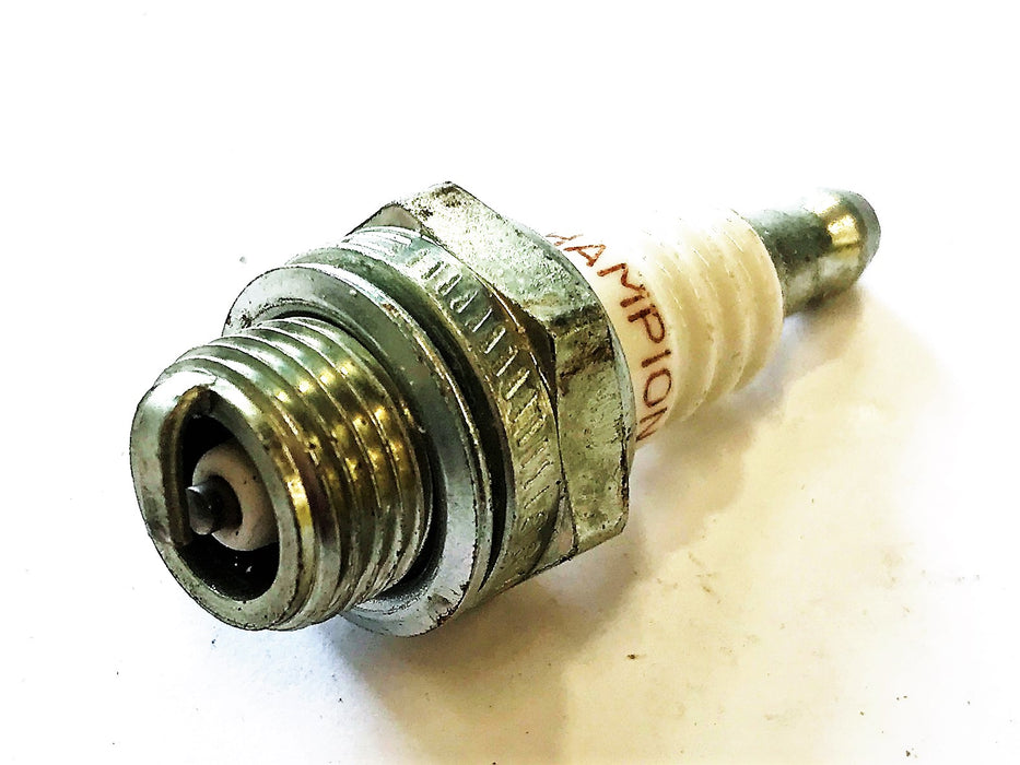 Champion Copper Plus Spark Plug 843 [Lot of 6] NOS