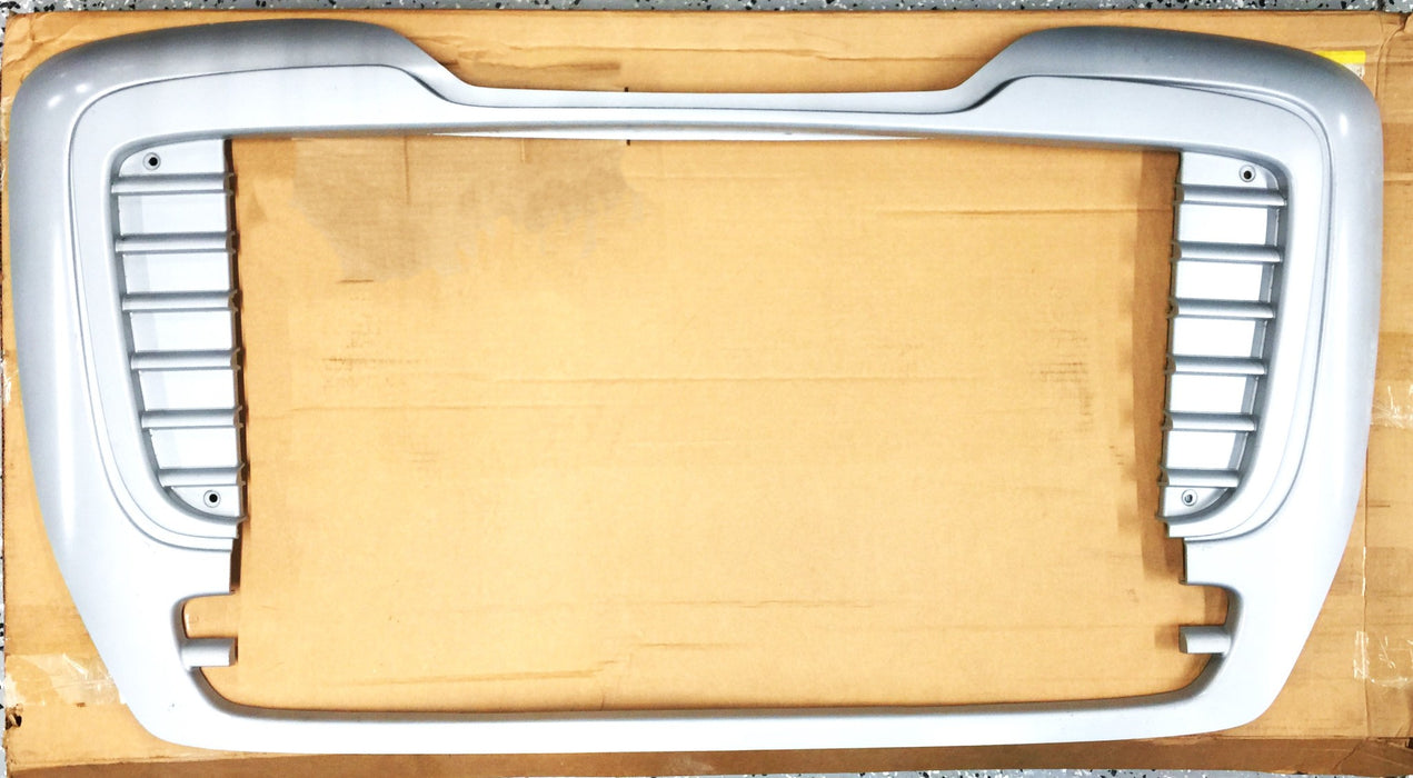 Freightliner Argent Grille Frame Assembly (2pcs) A17-15685-000/1714627001 USED