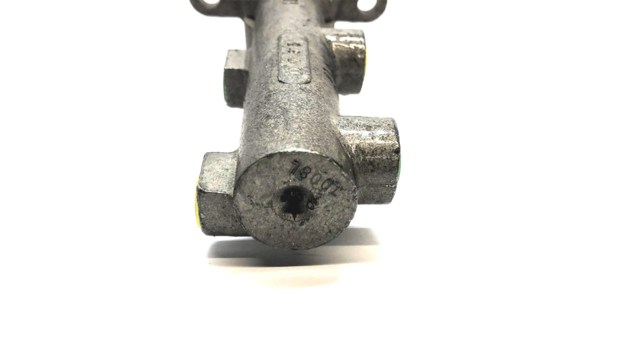 Bendix Brake Master Cylinder R12122 (10-2372) [Lot of 2] REMANUFACTURED