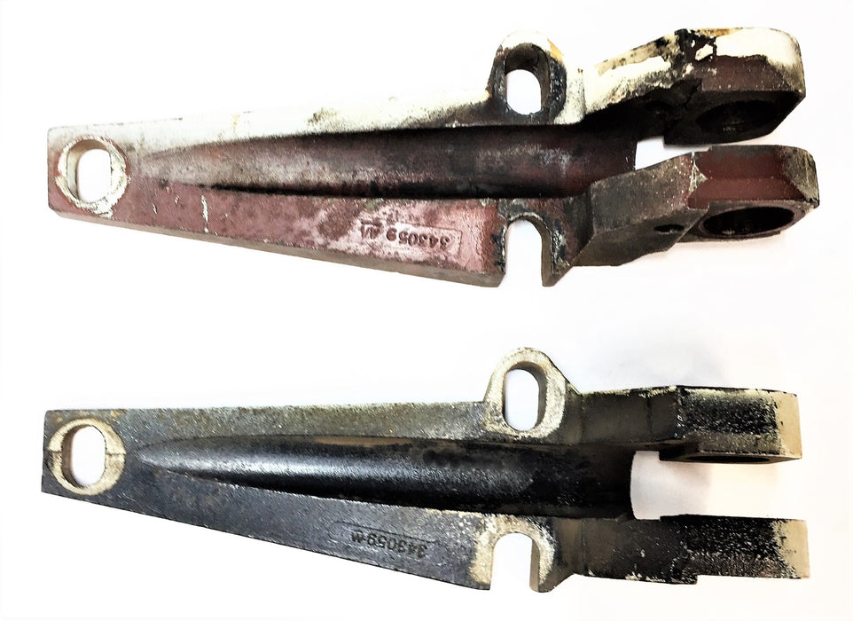 GENERAL MOTORS/GM Door Hinge 343059 [Lot of 2] USED