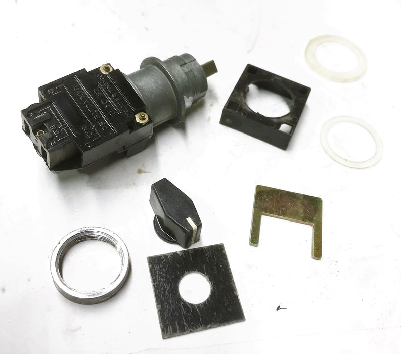 General Electric GE 2-Position Maintained Selector Switch CR104MB12202 ...