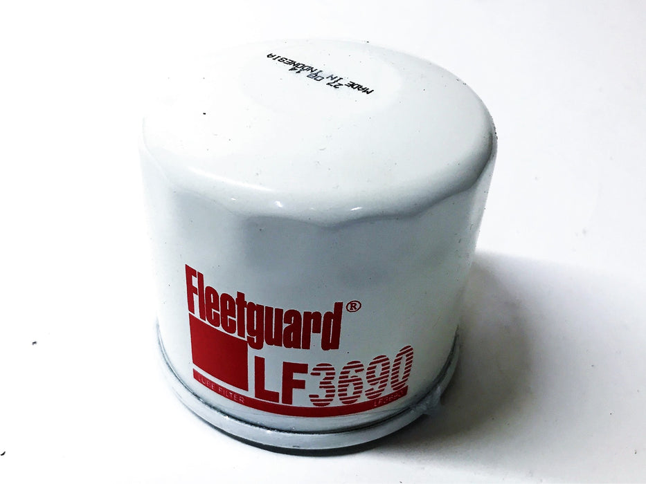 Fleetguard Oil Filter LF3690 [Lot of 4] NOS