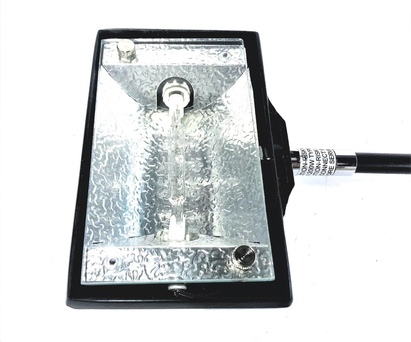 INTERTEK HALOGEN SPOTLIGHT WITH BULB AND CORD TESTED/WORKS SL-2019b USED