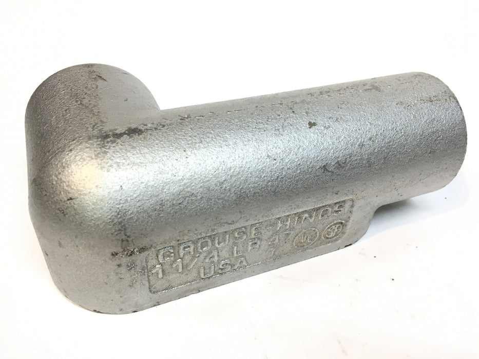 Crouse-Hinds LR47 Conduit Body, Type LR, 1-1/4" FORM 7 Malleable Iron NOS