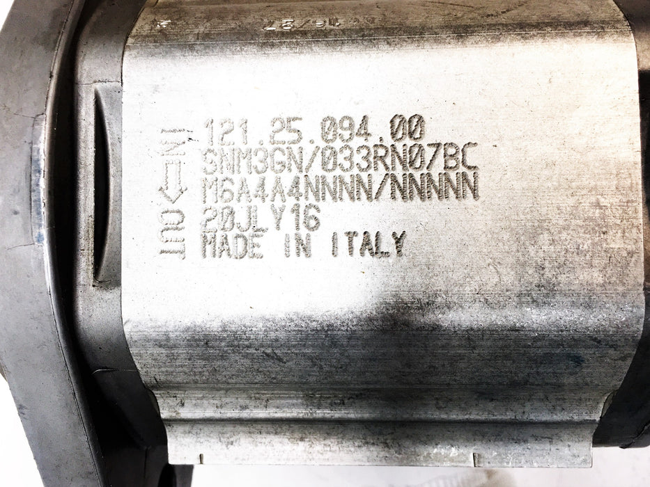 New Flyer 204617 Hydraulic Motor 121.25.094.00 NOS