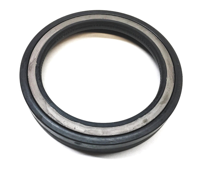 Spicer Inner Hub Oil Seal 6184665 NOS