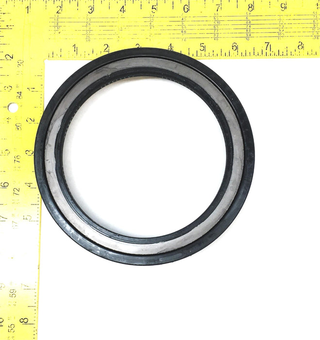 Spicer Inner Hub Oil Seal 6184665 NOS