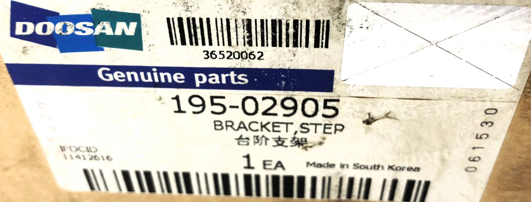 Doosan Bracket, Step 195-02905 NOS