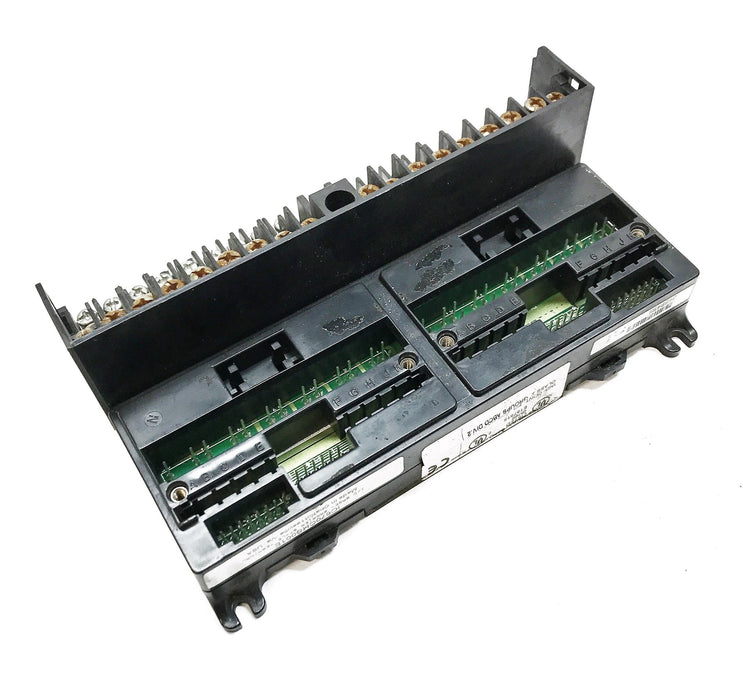 GE/Fanuc In/Out Barrier Style Terminal Base w/ Aux Terminal Strip IC670CHS001E