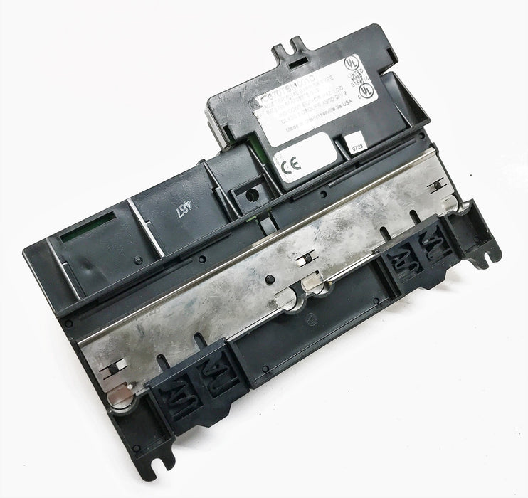 GE/Fanuc In/Out Barrier Style Terminal Base w/ Aux Terminal Strip IC670CHS001E