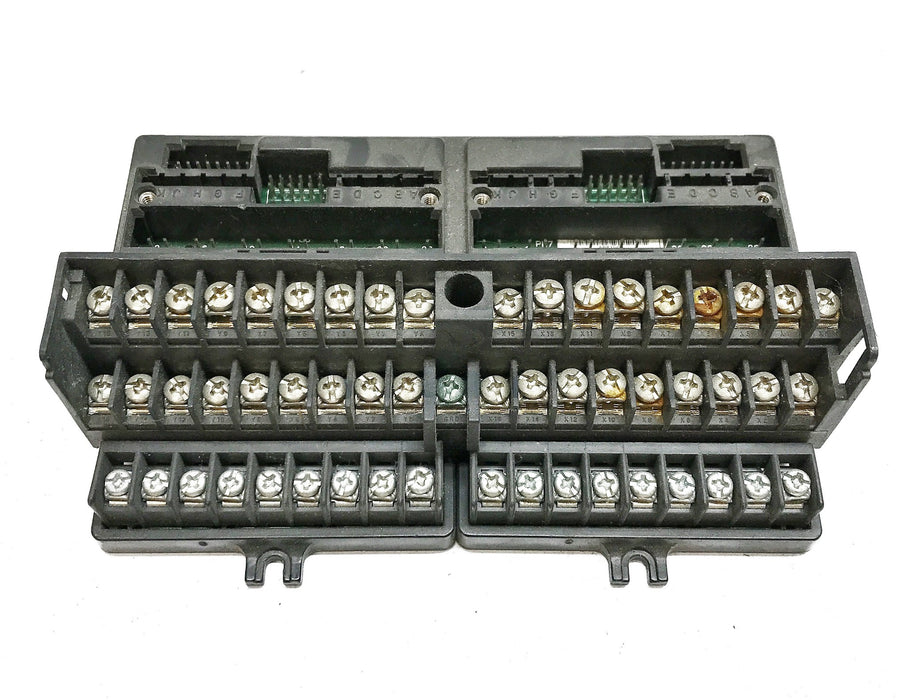 GE/Fanuc In/Out Barrier Style Terminal Base w/ Aux Terminal Strips IC670CHS001F