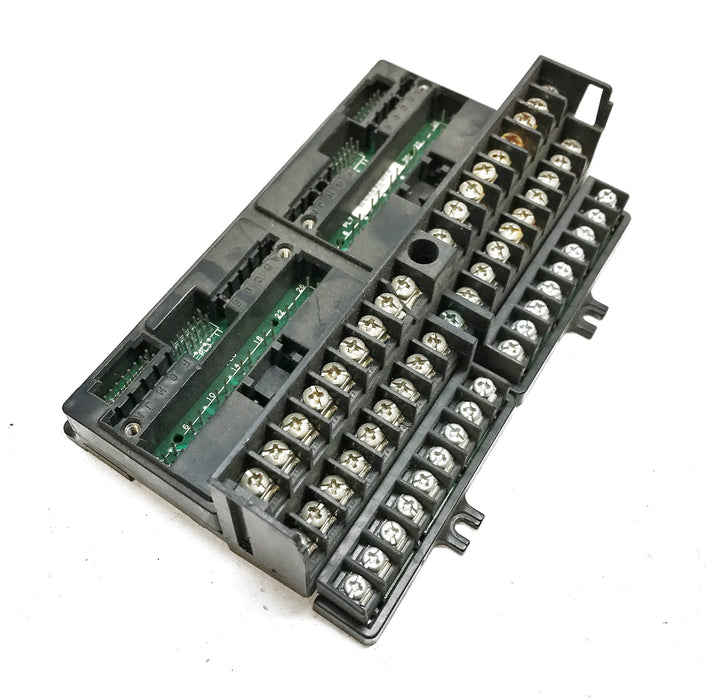 GE/Fanuc In/Out Barrier Style Terminal Base w/ Aux Terminal Strips IC670CHS001F