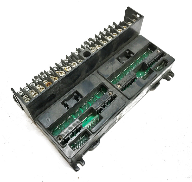 GE/Fanuc In/Out Barrier Style Terminal Base w/ Aux Terminal Strips IC670CHS001F