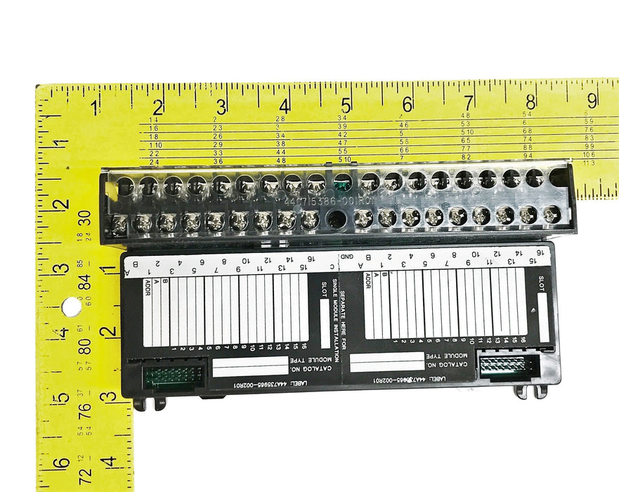 GE/Fanuc In/Out Barrier Style Terminal Base IC670CHS001H NOS