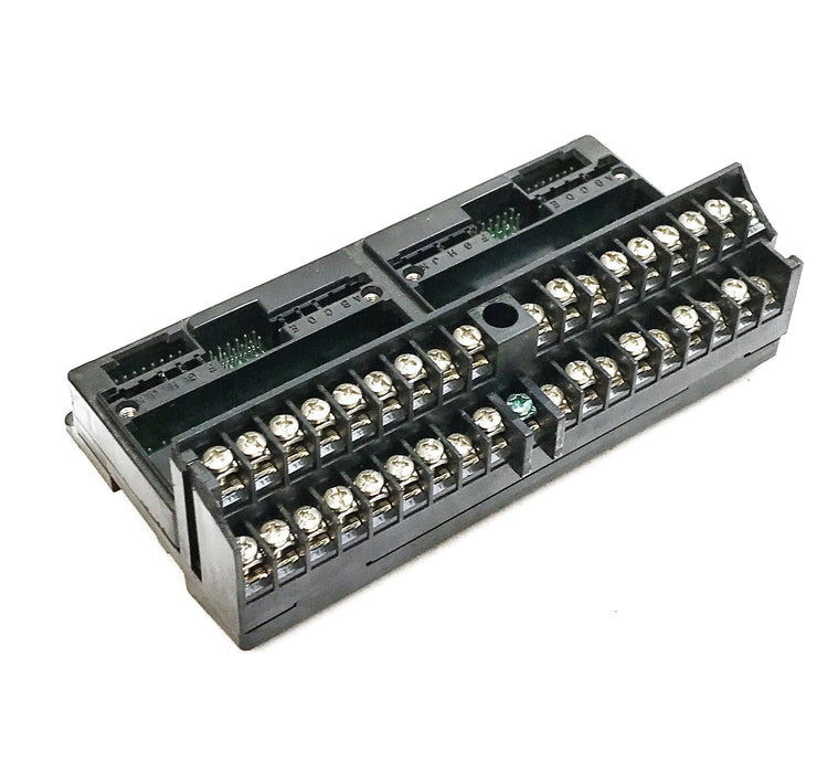 GE/Fanuc Unloaded In/Out Barrier Style Terminal Base IC670CHS001F